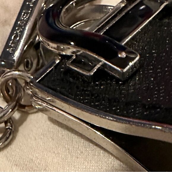 MICHAEL KORS BLACK & SILVER KEY FOB - Picture 5 of 5